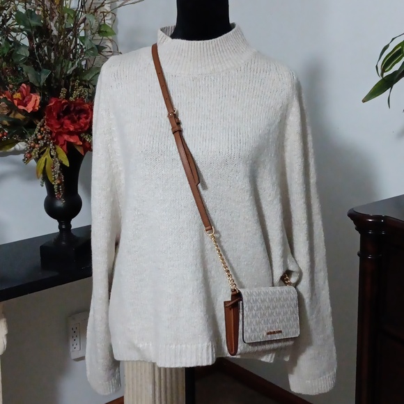 Beautiful Soft Women's Cream Sweater Size XL - Picture 3 of 5